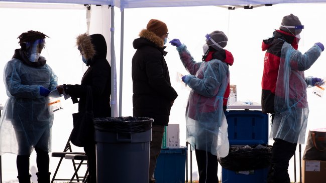 Preocupación en Canadá tras cifras récord de casos nuevos causados por Ómicron