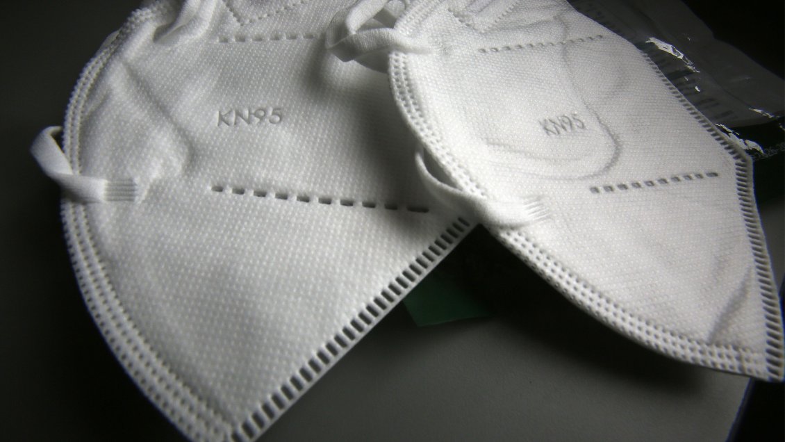 Italia impuso el uso de mascarilla en espacios abiertos y cerró discotecas por el repunte de la pandemia