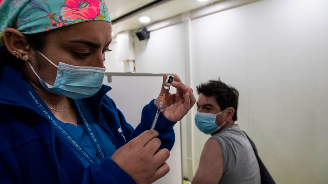 Cuatro de cada cinco chilenos apoyan la vacunación obligatoria en el trabajo