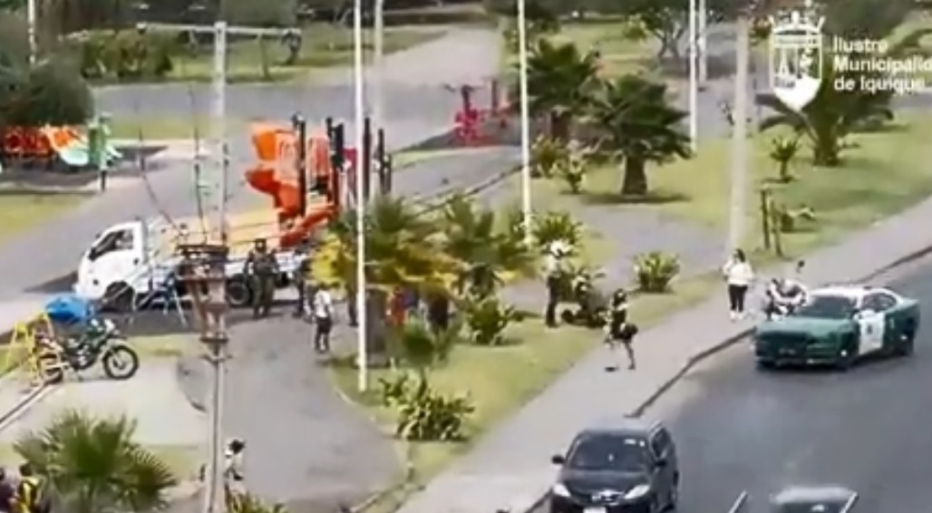 Mujer agredió a carabinero en medio de la recuperación de una plaza en Iquique