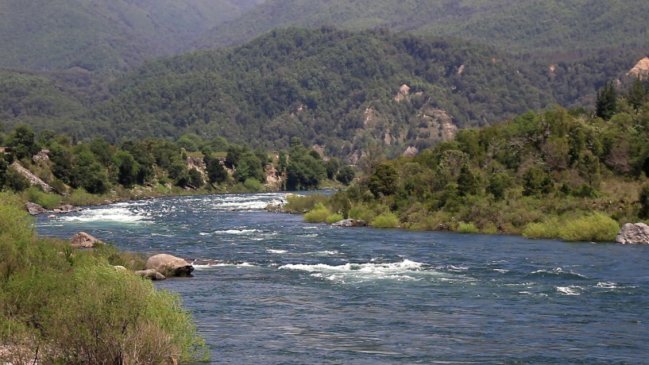Laja: Bomberos busca a dos hombres desaparecidos en el Río Biobío