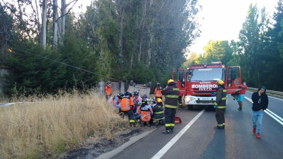 Fatal accidente en la Ruta de la Madera: Mujer falleció tras volcar vehículo en el que viajaba