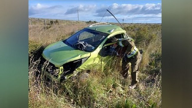 Conductor en riesgo vital tras volcar su vehículo en Punta Arenas
