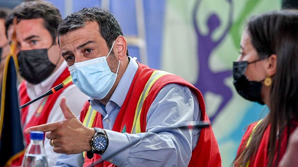 Ministro Delgado lidera Comité de Emergencias por incendio forestal en Quillón