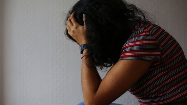  Prevalencia de síntomas depresivos en mujeres casi dobla a la de los hombres  