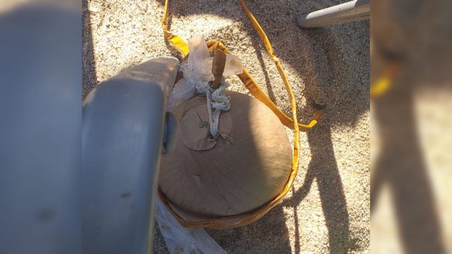 Bomba de fuegos artificiales sin detonar apareció flotando frente a playa de Viña del Mar