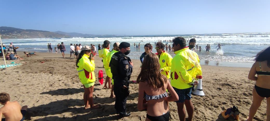 Zapallar: Decretan cierre de playa Cachagua por presencia de fragata portuguesa