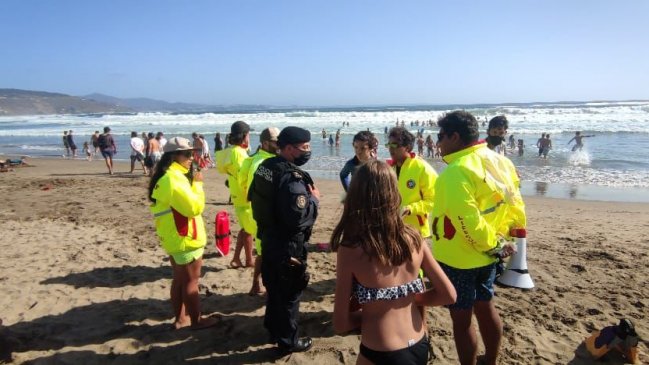 Zapallar: Decretan cierre de playa Cachagua por presencia de fragata portuguesa