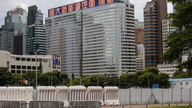   El grupo chino Evergrande suspende su cotización en la Bolsa de Hong Kong 