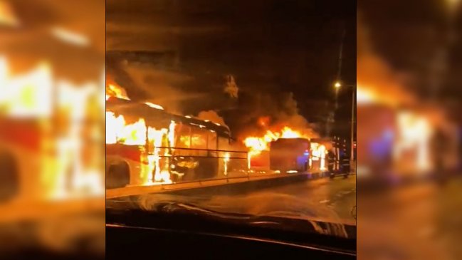 Tres buses del sistema Red fueron quemados en Pedro Aguirre Cerda