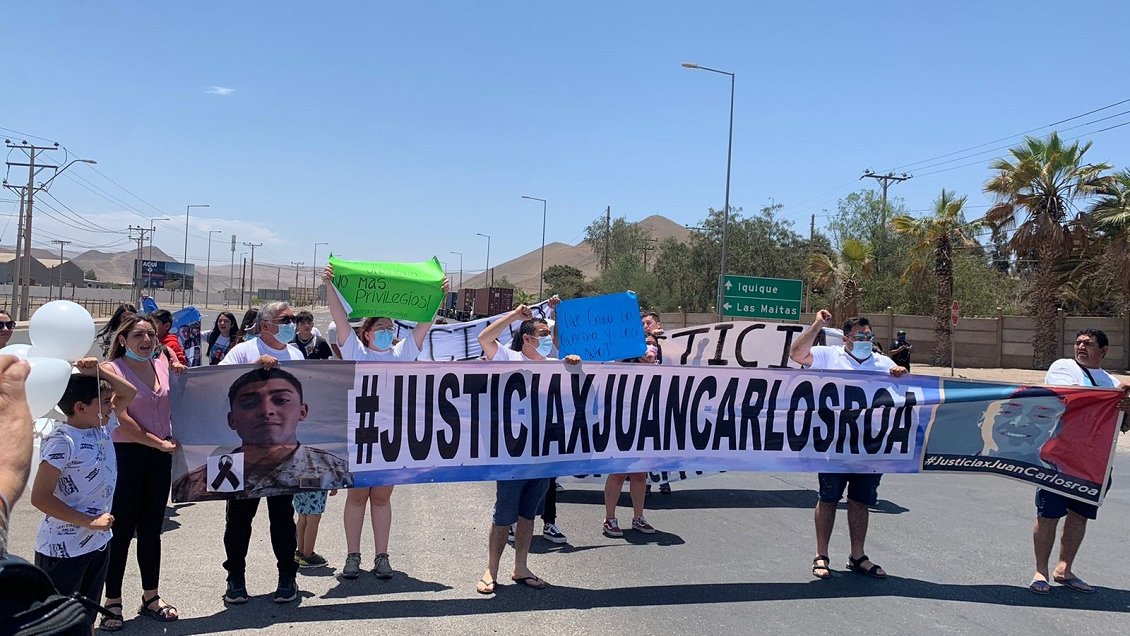 Familia de soldado fallecido al interior de regimiento viajó hasta Arica para pedir justicia