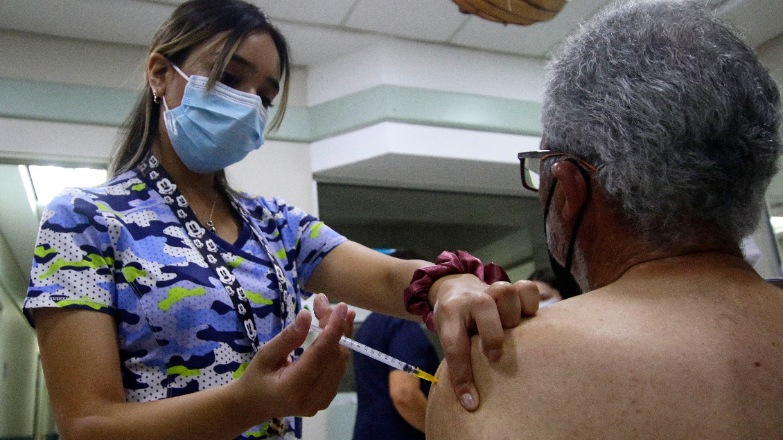 Chile inició la vacunación del segundo refuerzo contra el Covid-19