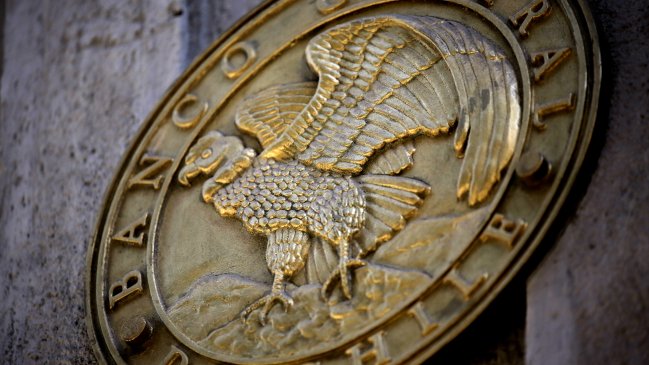 Expertos proyectan un menor crecimiento y que la tasa de interés seguirá subiendo