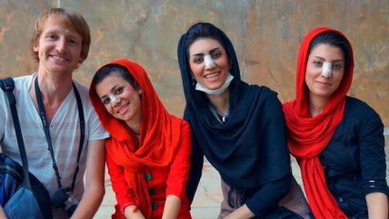   Irán vive un boom de cirugías estéticas de nariz durante la pandemia 