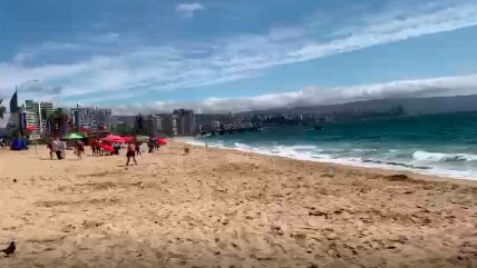   La evacuación desde la playa Los Marineros en Viña del Mar 