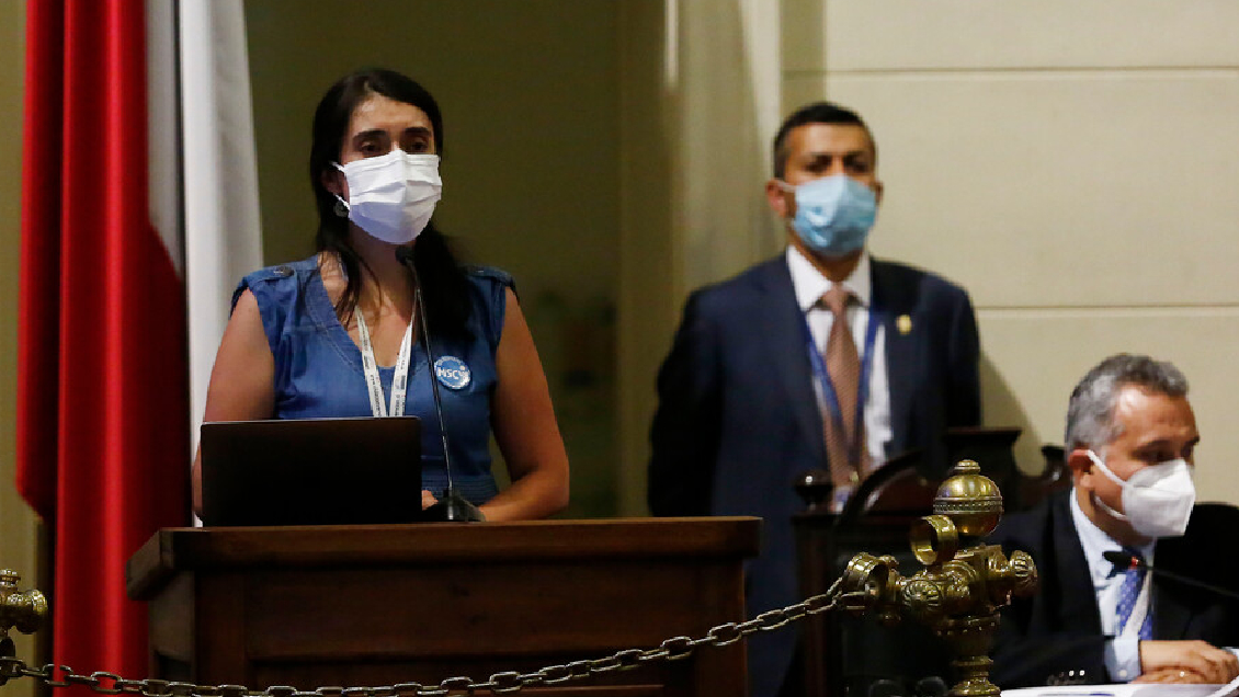 Presidenta de la Convención descartó, por el momento, encuentro con Piñera