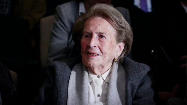   A los 102 años murió Leonor Oyarzún, viuda del ex Presidente Patricio Aylwin 