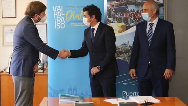 Puerto Valparaíso oficializó adjudicación del Terminal 2: Agunsa operará desde marzo