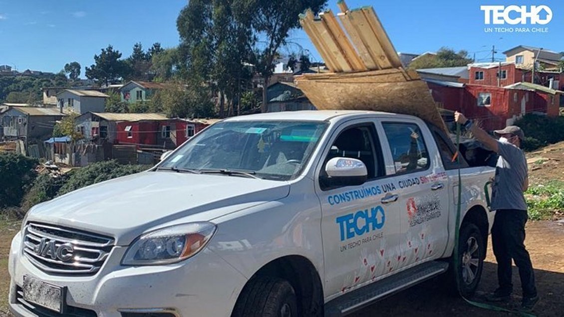 Encapuchados interceptaron y robaron camioneta de TECHO-Chile en Cañete