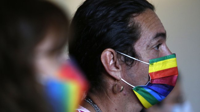 Francia castiga con cárcel las terapias para convertir a los homosexuales