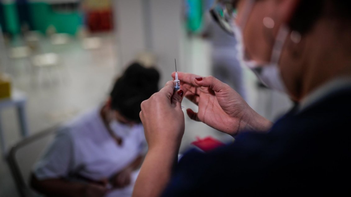 Argentina permitirá reingreso de residentes vacunados sin test de Covid