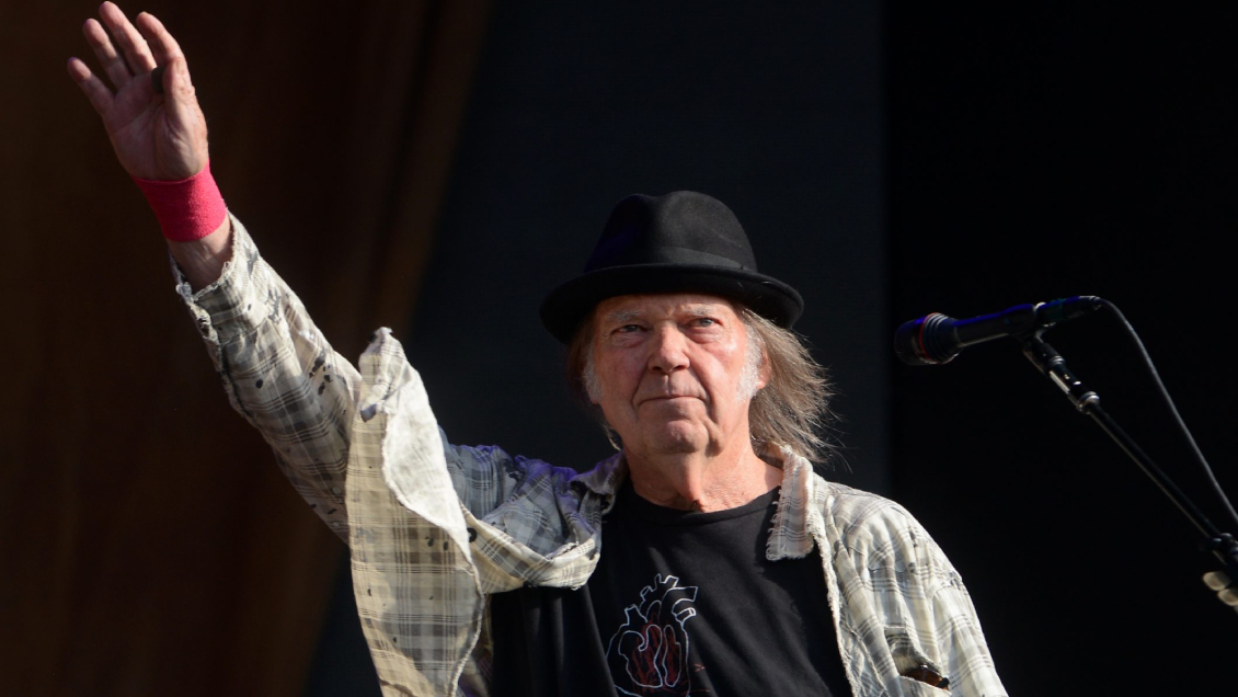 Spotify retiró la discografía de Neil Young de su catálogo