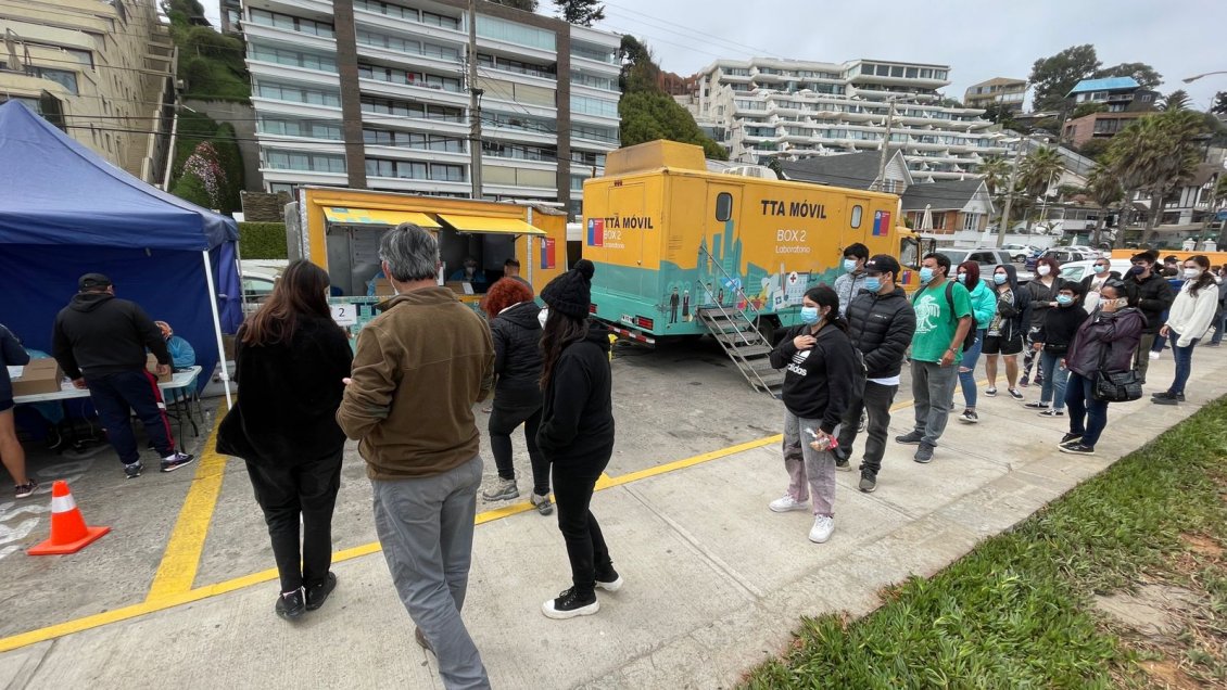 Región de Valparaíso: Casos activos bordean los 10 mil mientras el turismo espera repunte en febrero