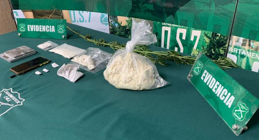 Hombre es detenido con $10 millones en droga: Se presume que la traficaba frente a plaza con niños