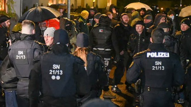  Antivacunas provocan disturbios en varios puntos de Alemania  