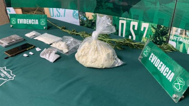 Hombre es detenido con $10 millones en droga: Se presume que la traficaba frente a plaza con niños