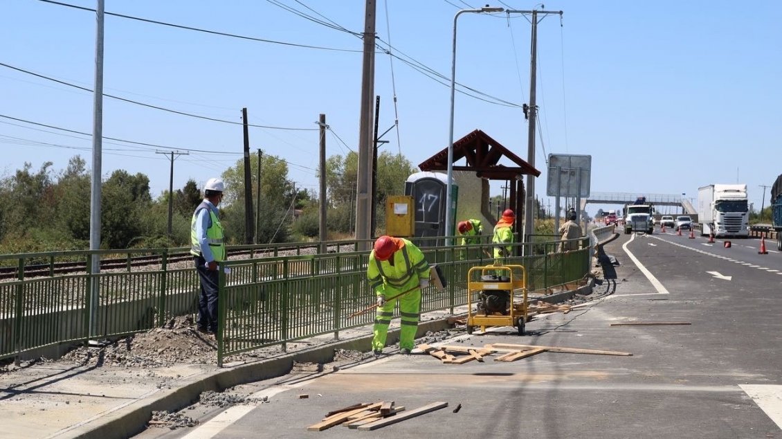 Ruta 5 Sur: 90% de avance registra construcción de pasarelas y paraderos entre Chillán y Collipulli