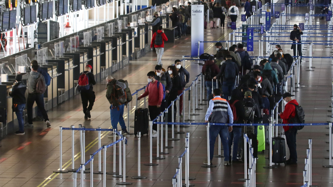 Por explosión Covid: EEUU aconsejó a sus ciudadanos evitar los viajes a Chile