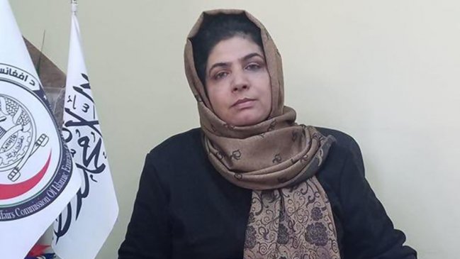 Por primera vez, los talibanes nombran a una mujer a cargo de una institución pública