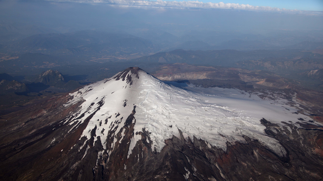 Avioneta cayó en las cercanías del Volcán Villarrica: Hay dos personas fallecidas