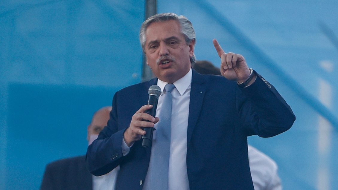 Presidente argentino deberá declarar en un juicio contra Cristina Fernández