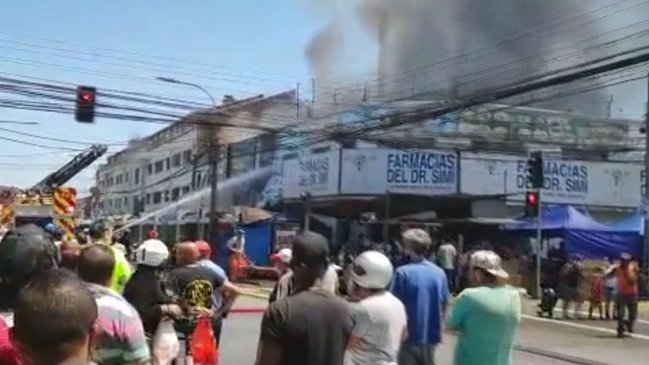 Incendio afecta a locales comerciales en el Barrio Franklin