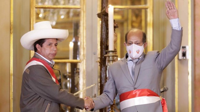 Acusado de violencia intrafamiliar, renunció el nuevo primer ministro de Perú