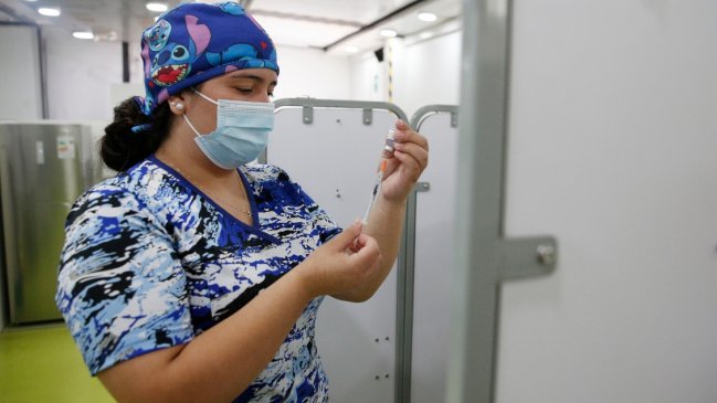 Chile empezó a aplicar este lunes la cuarta dosis a adultos de 55 años y más