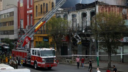   Balance final: 26 locales fueron consumidos en violento incendio en Valparaíso 