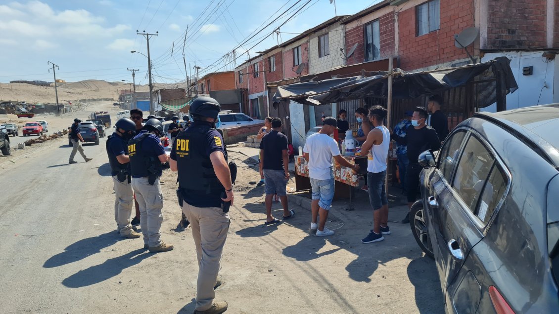 Operativo de la PDI en Arica terminó con 304 extranjeros denunciados