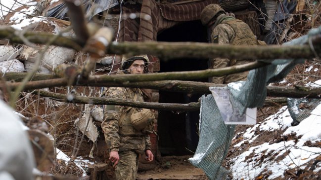 Londres instó a Rusia a abandonar retórica de Guerra Fría y a dialogar