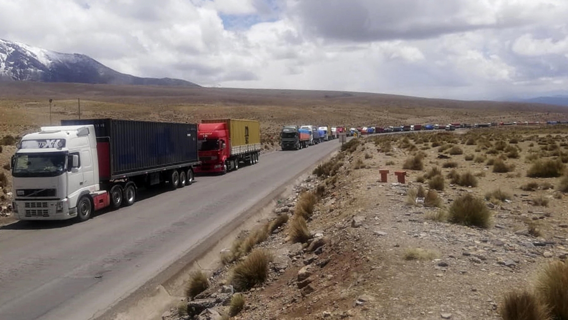 Bolivia informó la agilización del paso de camiones varados en frontera con Chile