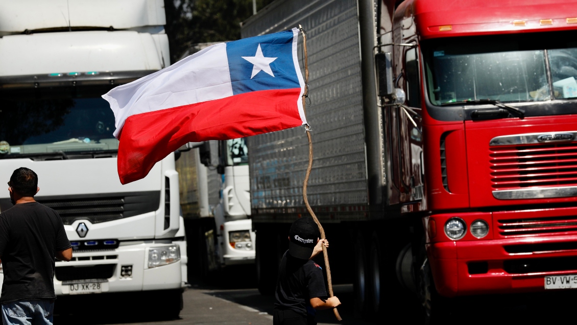 Gobierno anunció estado de excepción en cuatro provincias y camioneros el fin del paro en las rutas