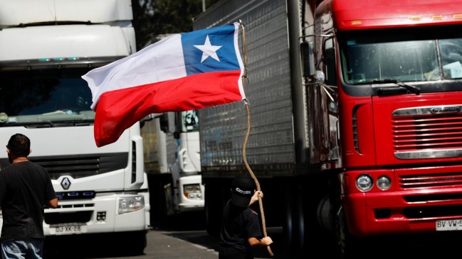 Gobierno anunció estado de excepción en cuatro provincias y camioneros el fin del paro en las rutas