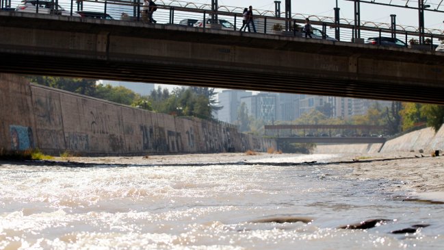 Hallan restos de analgésicos, antibióticos, antidepresivos y antihistamínicos en el Río Mapocho