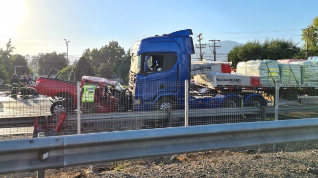 Al menos dos fallecidos dejó violento accidente de tránsito en Ruta 5