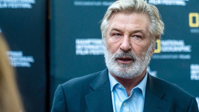 Familia de Halyna Hutchins demanda a Alec Baldwin por homicidio culposo
