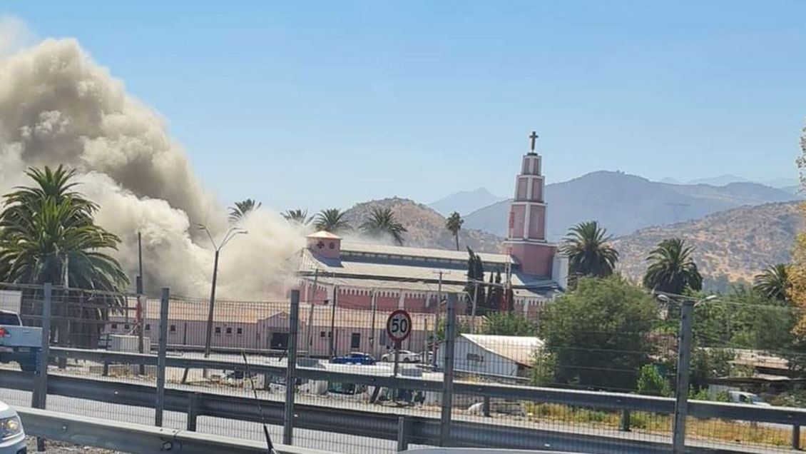 Incendio consumió casa parroquial de tradicional iglesia de la Región de O'Higgins