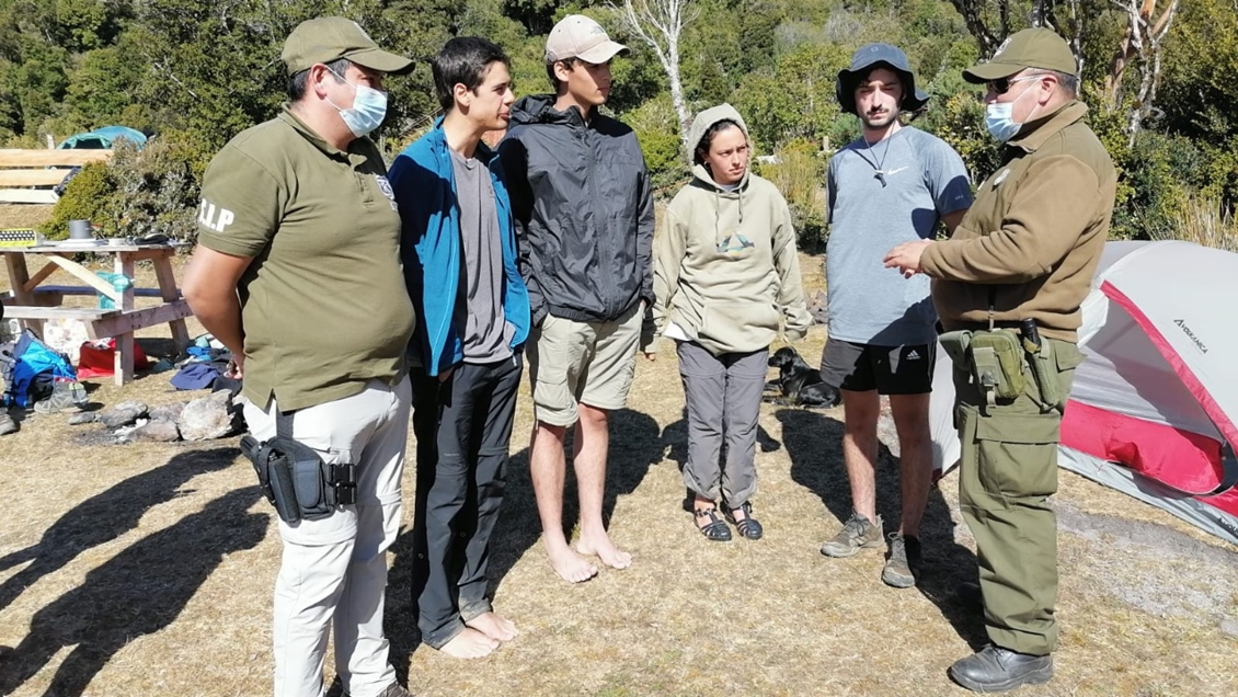 Encuentran en buenas condiciones a turistas extraviados en la Caleta Cóndor