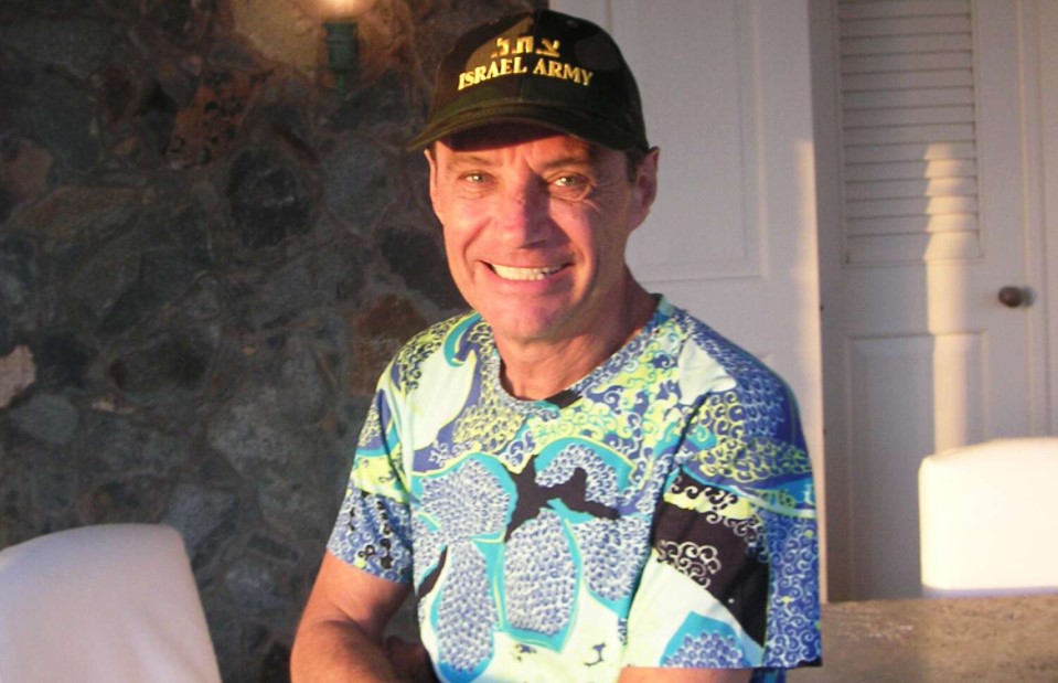 Ex colaborador de Jeffrey Epstein es encontrado muerto en su celda en París